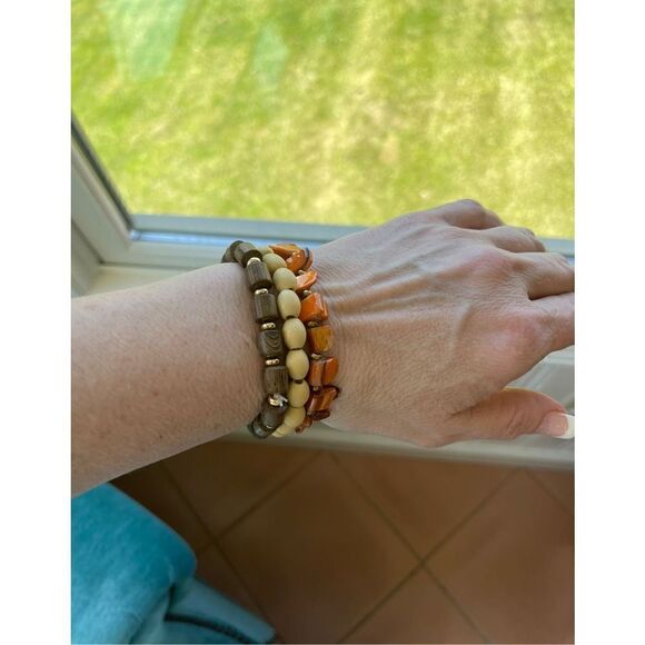NEW Beaded stretch bracelet set, orange iridescent, cream and brown - Picture 3 of 4